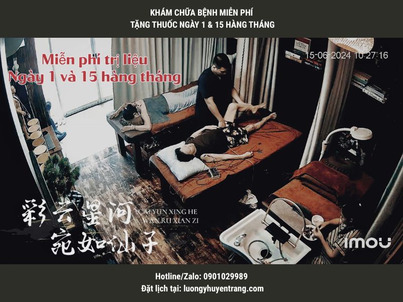 Bệnh nhân được châm cứu và trị liệu miễn phí tại phòng mạch Lương y Huyền Trang.