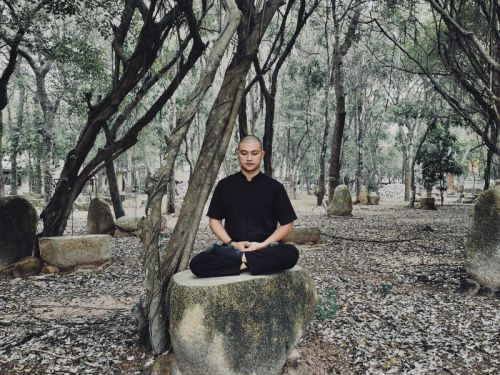 Bí Mật “Mặt Đỏ Môi Hồng”: Kỹ Thuật Nạp Khí Đan Điền Thần Giúp Tái Tạo Năng Lượng Tức Thì